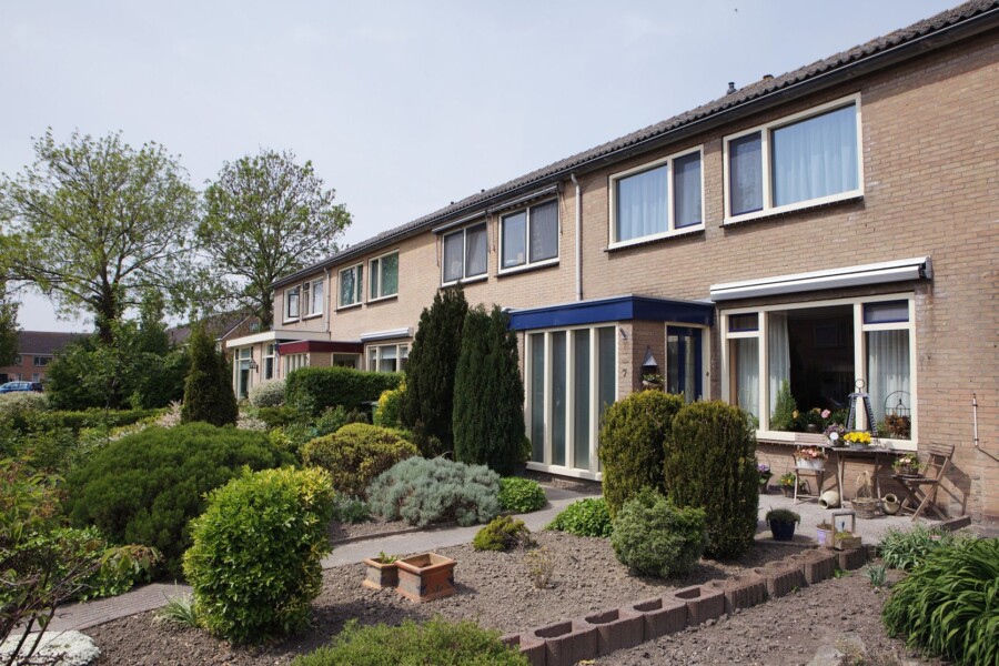 Knipping kozijnen installatie bij renovatieproject in woningbouw