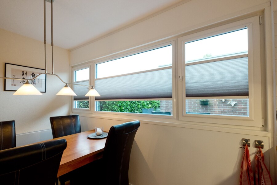 Moderne antraciete schuifpui bij renovatie, expertise Knipping.