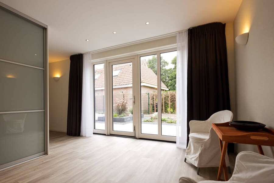 Moderne kozijnen door Knipping voor renovatieproject