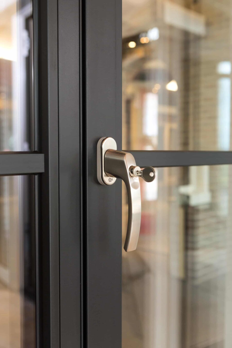 Moderne glazen Knipping kozijnen voor woningrenovatie