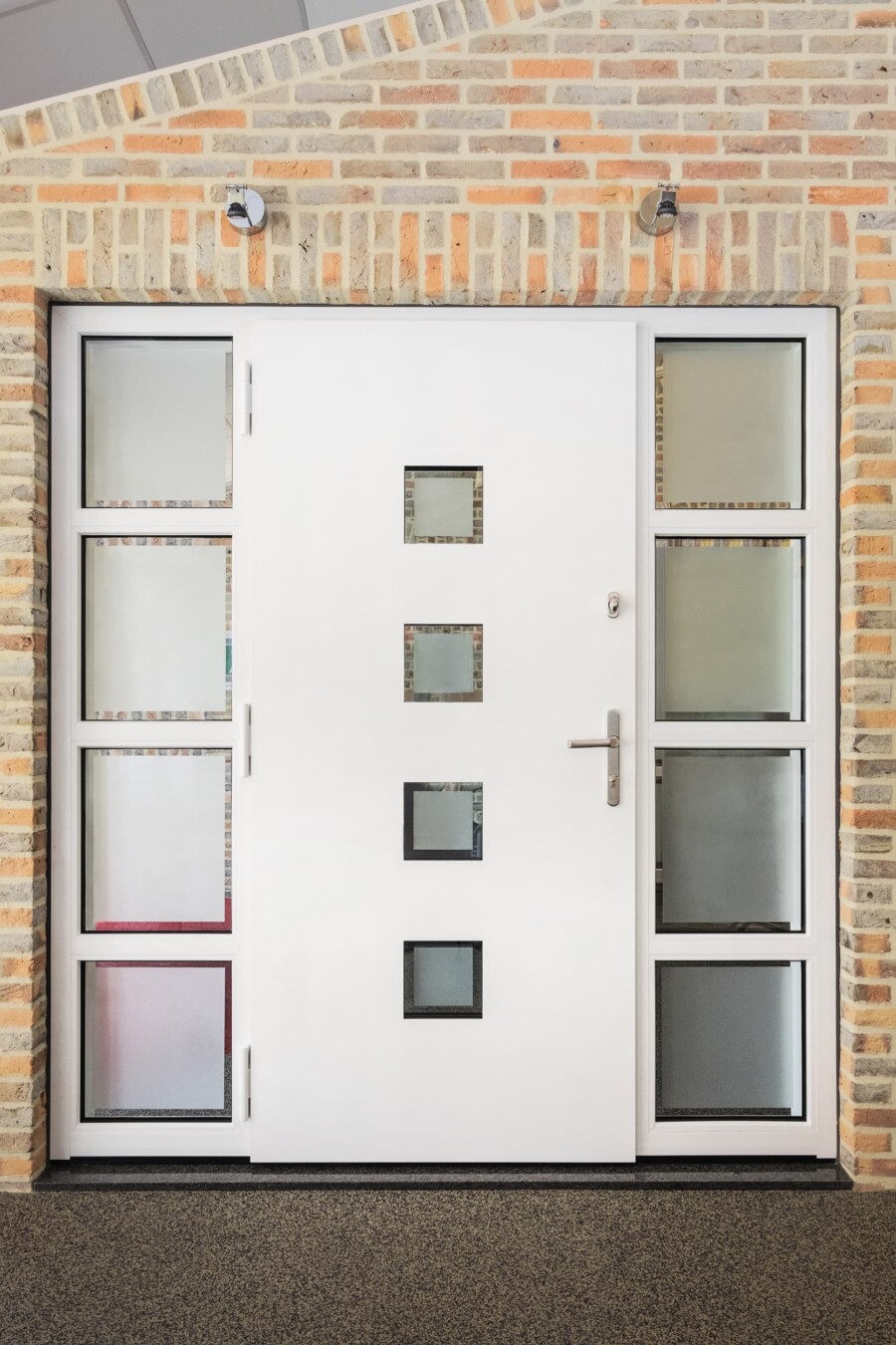 Moderne kozijninstallatie bij renovatieproject door Knipping