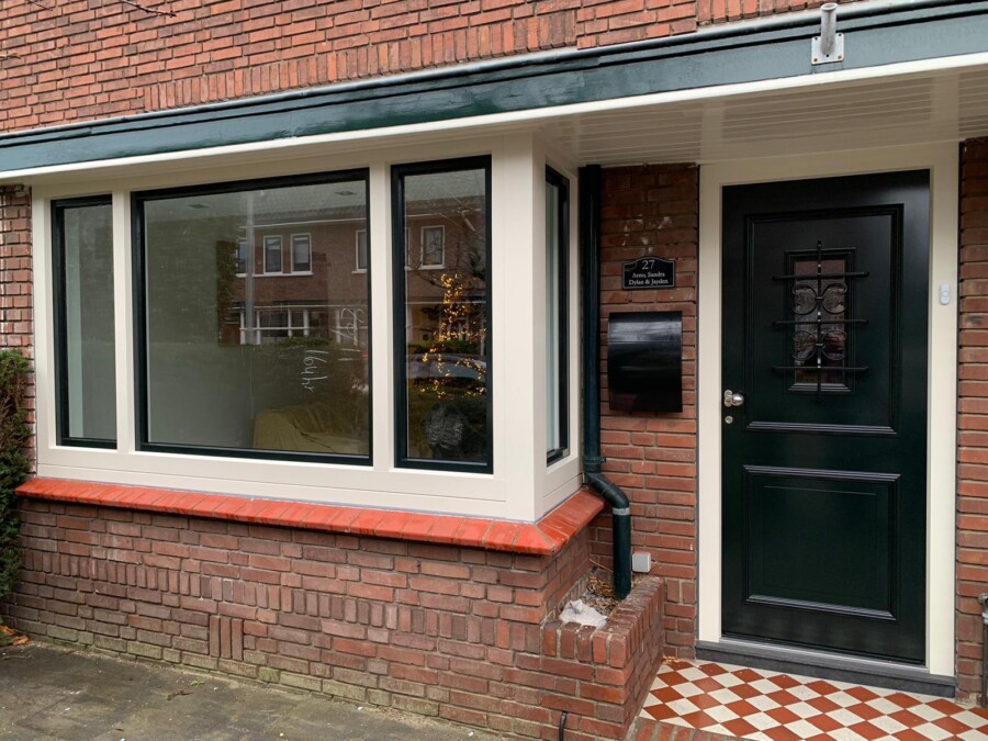 Moderne Knipping kozijnen in woningbouwproject met vakmanschap
