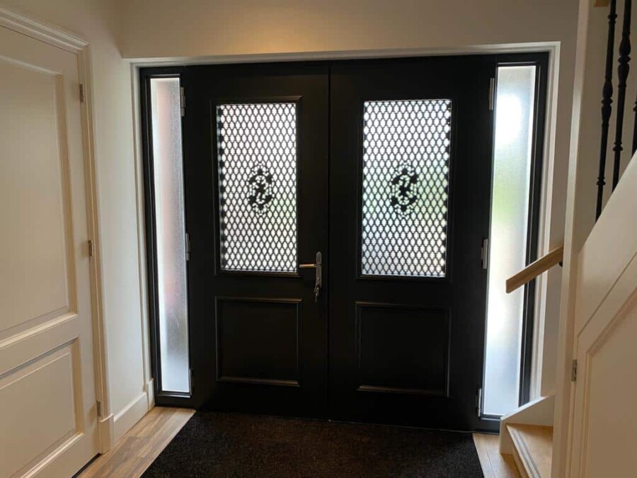Installatie van hoogwaardige Knipping kozijnen voor woningbouw