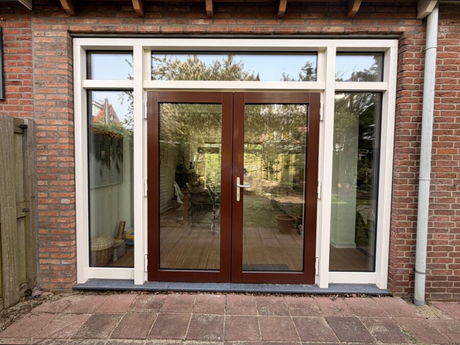 Openslaande tuindeuren met zijlichten en bovenlichten