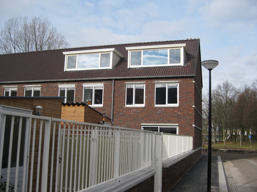 Montage Knipping kozijnen in modern renovatieproject