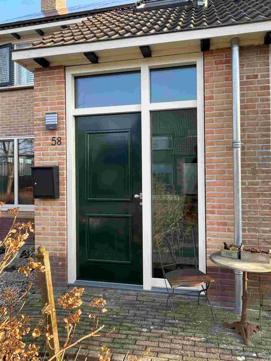 Moderne Knipping kozijnenrenovatie in woningbouwproject