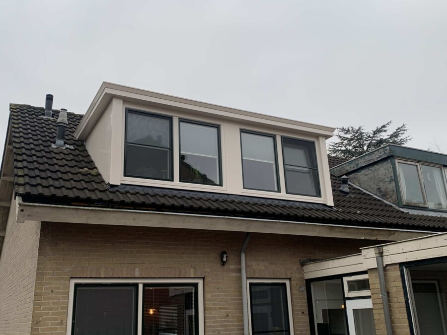 Knipping kozijnen installatie tijdens renovatie bouwproject woning