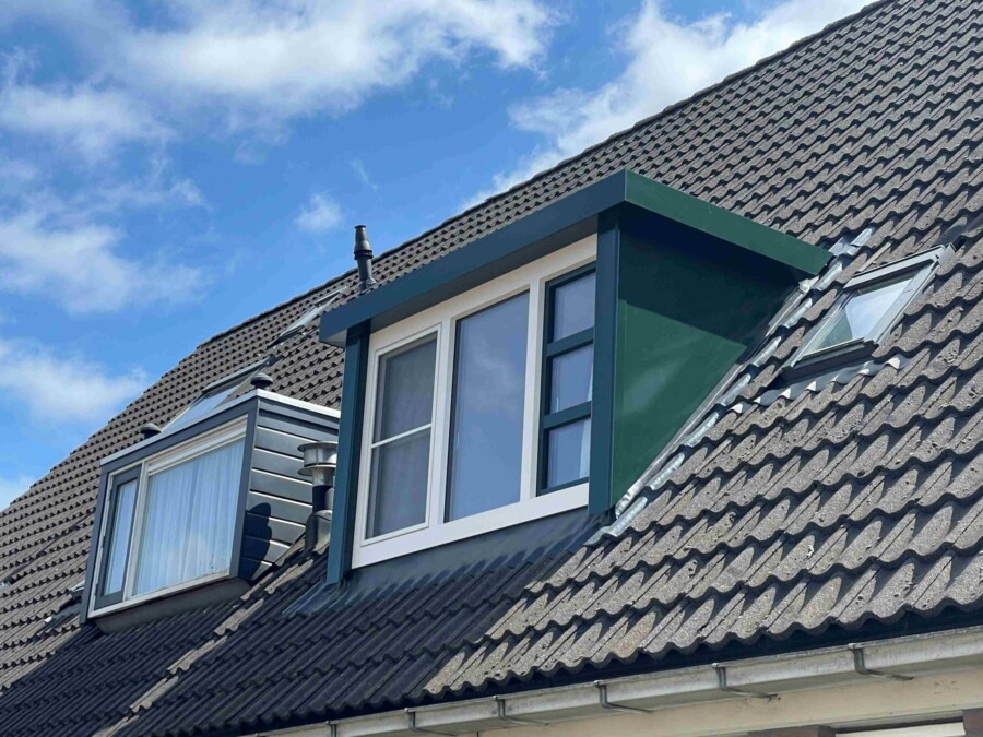 Moderne Knipping dakkapel in Alkmaar geplaatst tijdens renovatie