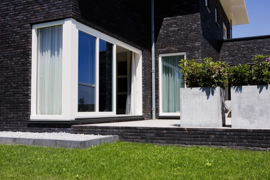 Knipping kwaliteitskozijnen installatie bij woningrenovatie