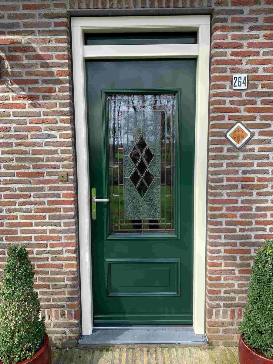 Knipping kozijnen gemonteerd in woning Zwaagdijk, renovatieproject met aandacht voor detail en vakmanschap.