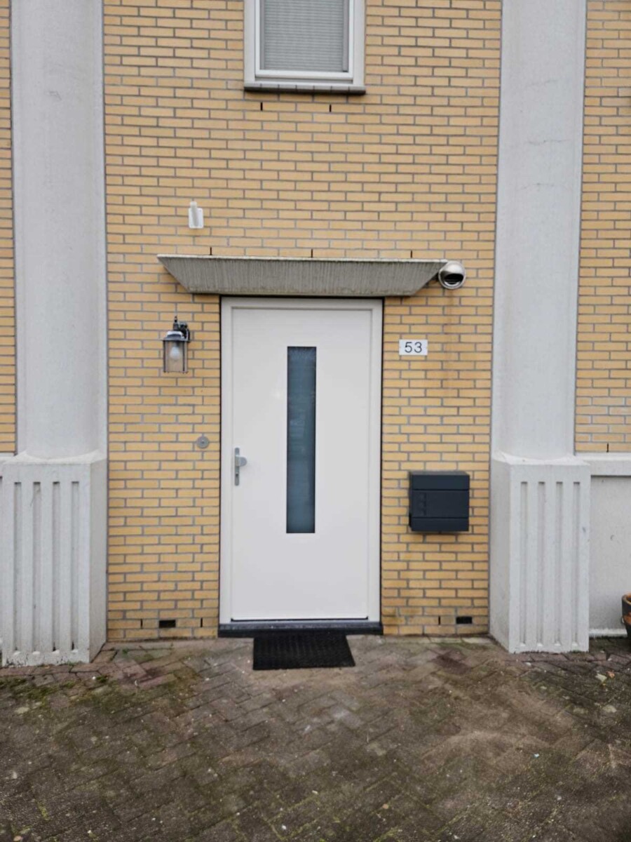 Stijlvolle voordeur Doon in bouwproject Assendelft, Knipping vakmanschap