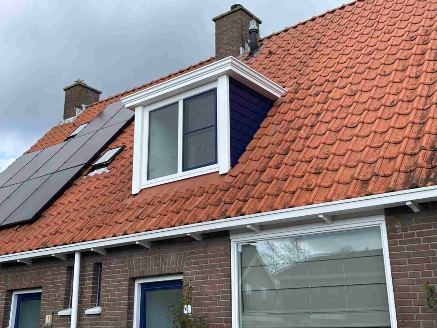 Moderne Knipping kozijnen installatie in renovatieproject woning