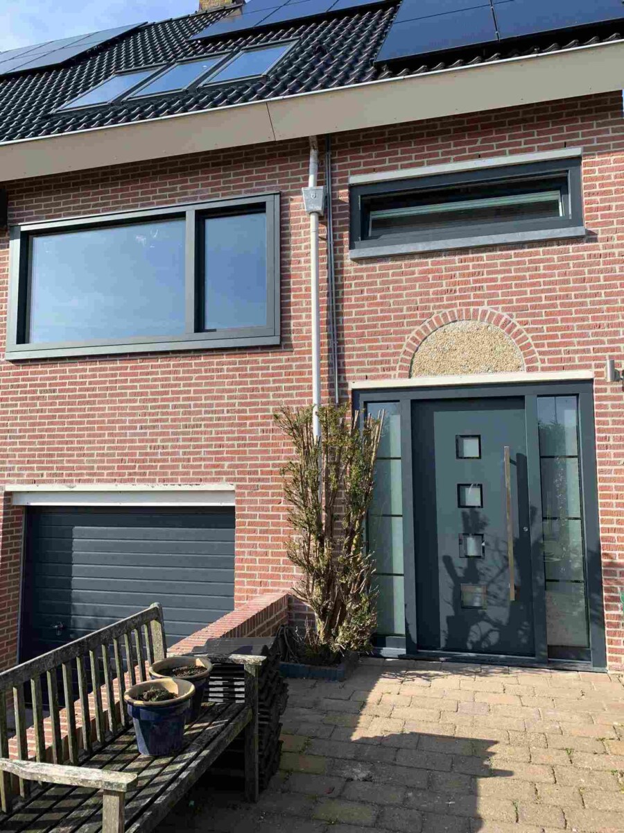 Moderne renovatie met Knipping kozijnen voor energie-efficiëntie.