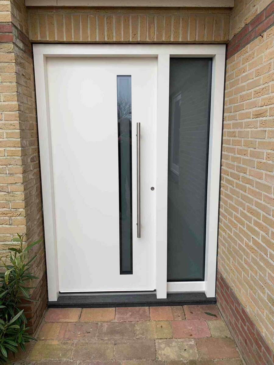 Moderne kozijnen installatie in woningbouwproject door Knipping