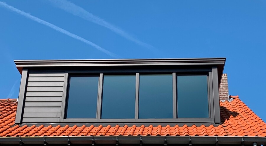 Landelijke dakkapel van Knipping, ideaal voor renovatie en upgrade van klassieke woningen.