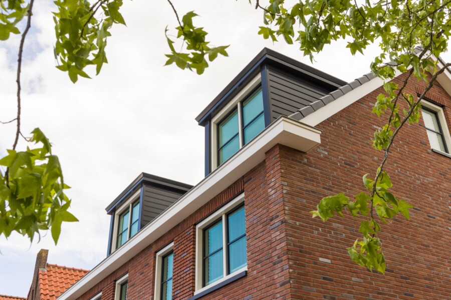 Moderne dakkapel renovatie door Knipping met strakke afwerking