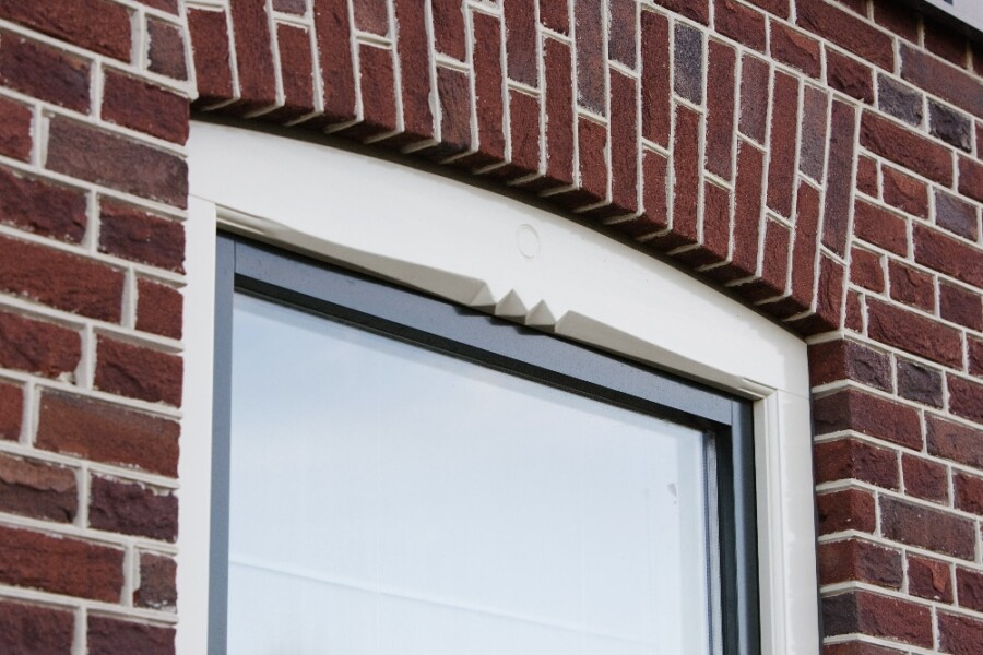 Landelijk klassiek kozijn bij renovatieproject, Knipping vakmanschap