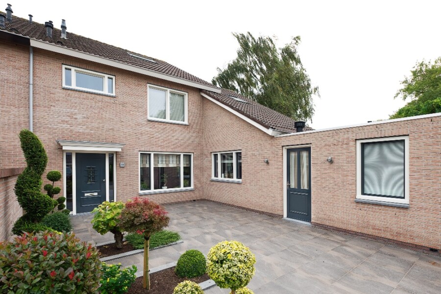 Moderne Knipping kozijnen geïnstalleerd tijdens renovatieproject