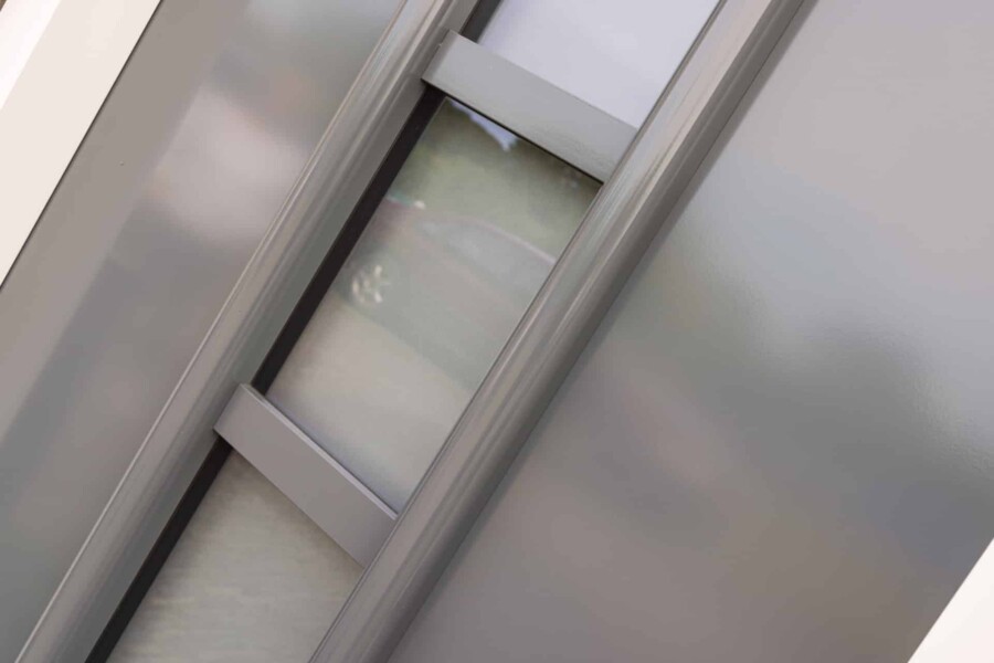 Knipping voordeur jaren '30 stijl, ideale renovatieoplossing voor authentieke huizen