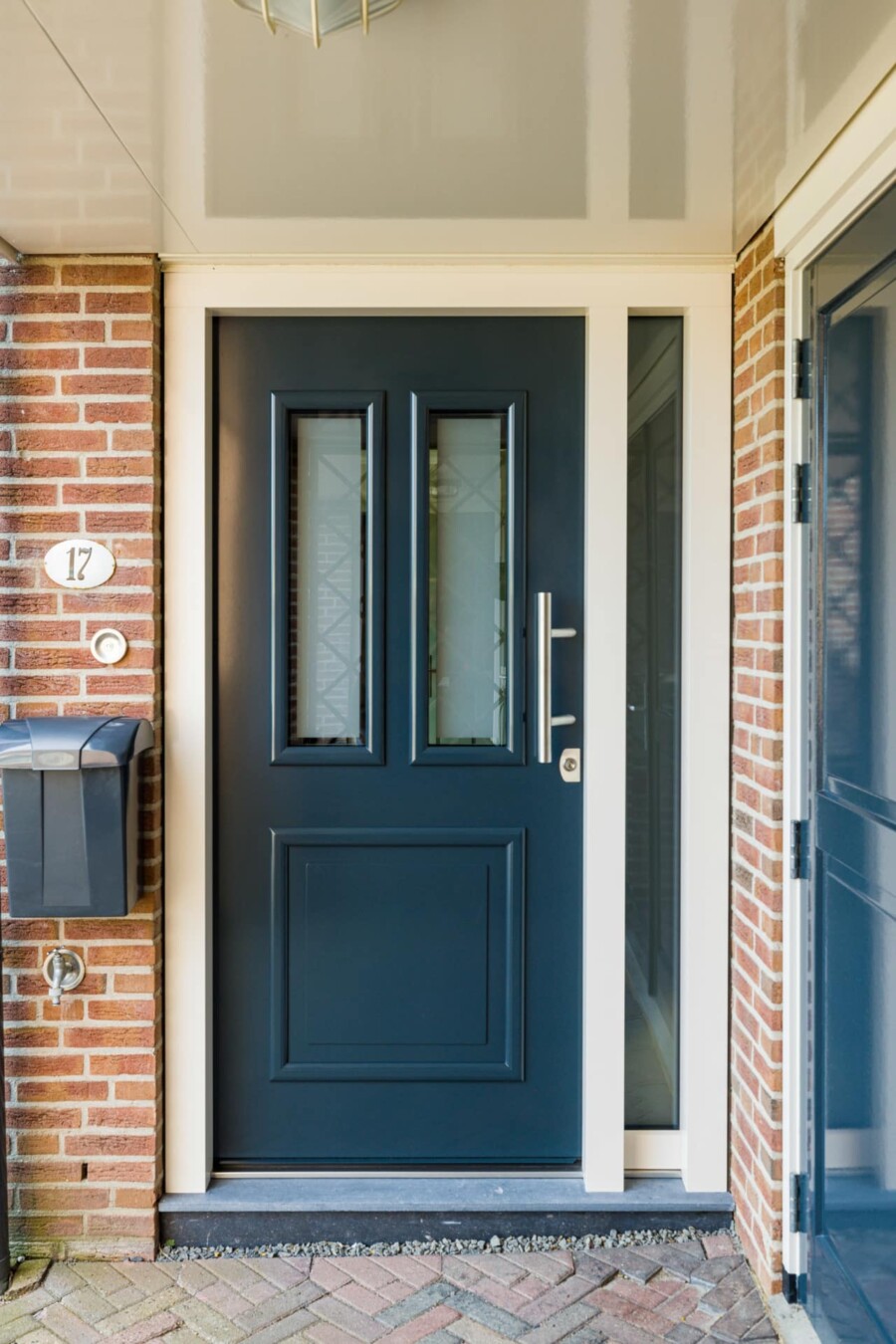 Klassieke landelijke voordeur voor woningbouwprojecten, Knipping vakmanschap in renovatie