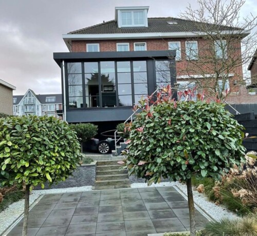 Moderne kozijnen in renovatieproject door Knipping Kozijnen BV